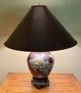 lot 228 image: Lovely Vintage Table Lamp