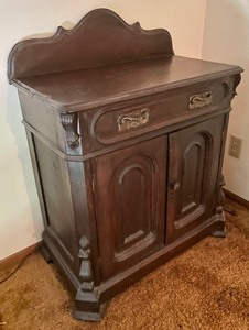 lot 238 image: Vintage Commode
