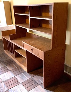 lot 5 image: Vintage Mid Century Modern 3 Piece Desk with Shelf