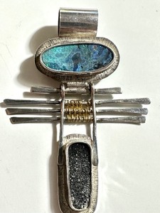 lot 40 image: Vintage Artisan Sterling and 14k Artisan Pendant by Cynthia Downs