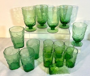 lot 75 image: Vintage Morgantown Green Crinkle Drinking Glasses