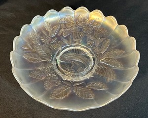lot 89 image: Vintage Rare Fenton Peacock and Urn Carnival Glass Plate