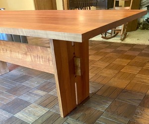 lot 8 image: Vermont Furniture Designs Winslow Dining Table