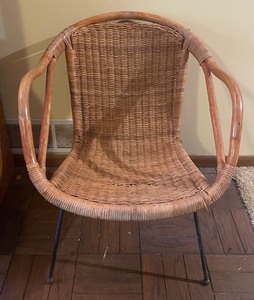 lot 271 image: Vintage Wicker Chair
