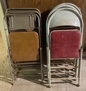 lot 273 image: 8 Vintage Folding Chairs