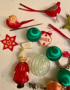 lot 280 image: Festive Holiday Ornaments