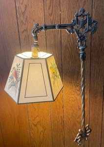 lot 285 image: Ornate Vintage Bridge Metal Floor Lamp