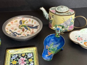 lot 364 image: Collection of Petite Asian Inspired Dishes
