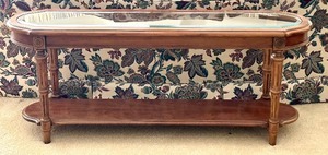 lot 22 image: Vintage Sofa Table