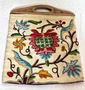 lot 358 image: Vintage Hand Crafted Crewel Handbag and Crewel Kit