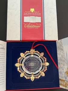 lot 383 image: White House 2002 Collectible Ornament