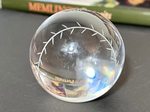 lot 382 image: Minnesota Twins 1987 World Series Crystal Baseball Paperweight