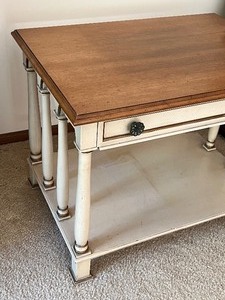 lot 372 image: Vintage Heritage Side  Accent Table
