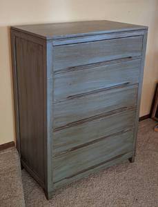 lot 304 image: Pale Blue Vintage Dresser