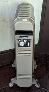 lot 390 image: Dimplex Space Heater