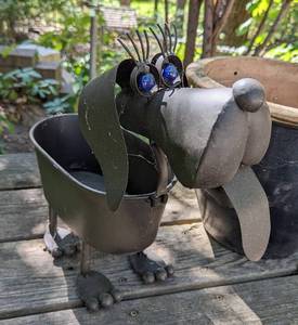 lot 338 image: Assorted Planters