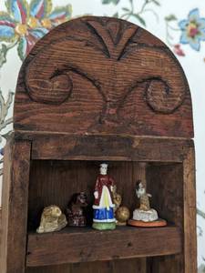 lot 398 image: Small Carved Wood Wall Shelf and Figurines