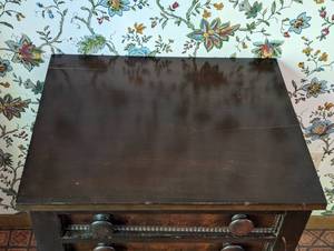 lot 403 image: Vintage Mahogany Side Table