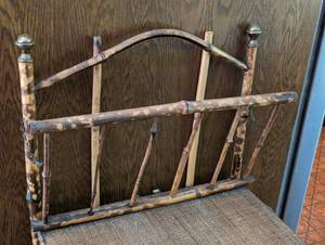 lot 405 image: Petite Vintage Bamboo Style Shelf