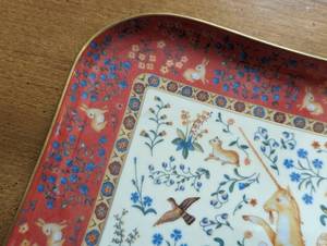 lot 417 image: Philippe Deshoulieres La Dame  la Licorne Dish