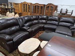 lot 1 image: Leather Sectional Living Room Couch 5-piece