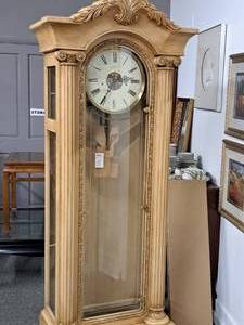 lot 9 image: Howard Miller 89 Grandfather Clock 611-007