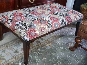 lot 30 image: Thomasville Floral pattern Bench