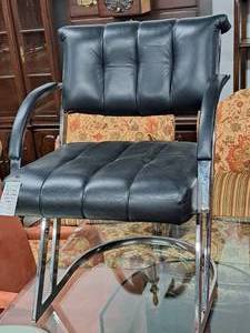 lot 26 image: Mid-Century LeatherChrome Bar Arm Chair