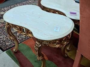 lot 25 image: Tomlinsen Marble-Top End Table