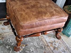lot 31 image: LeatherWood Foot Bench