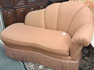 lot 24 image: Love Seat