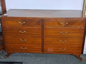 lot 21 image: Vintage Rway Wood Dresser 8-drawer