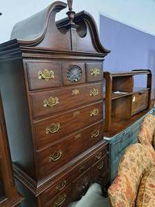 lot 17 image: Virginia Galleries by Henkel-Harris Mahogany Dresser 7-drawer with Key