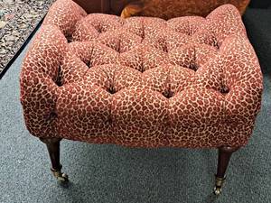 lot 39 image: Rolling Ottoman