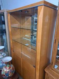 lot 60 image: Georgio Italian Lighted China Cabinet