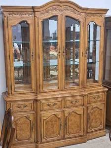 lot 59 image: Thomasville China Cabinet