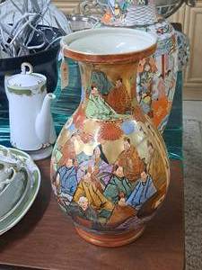 lot 66 image: Andrea by Sadek 14 Oriental theme Vase