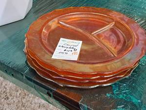 lot 78 image: Carnival 11 Glass Plate Set 4-piece