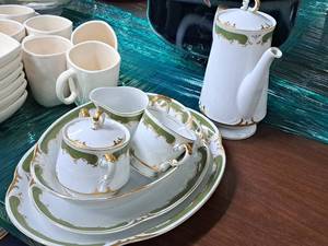 lot 76 image: Regency Style House Fine China Tea Set 7-piece - Tea Pot, Cups, Plates