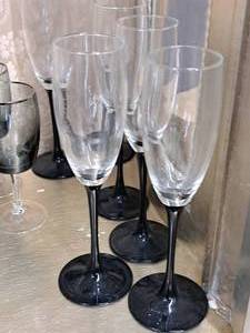 lot 96 image: Lot of (6) 9 Champagne Flutes