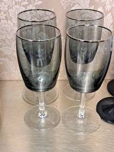 lot 97 image: Lot of (4) 5-12 Champagne Flutes