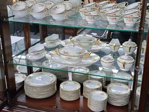 lot 98 image: Noritake M Fine China Set 104-piece - Plates, Bowls, Cups, Saucers, Servers
