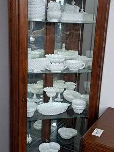 lot 101 image: Fenton Milk Glass Glassware Set 17-piece - Bowls, Servers