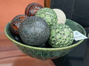 lot 107 image: Home Dcor - Ceramic Bowl with Ball