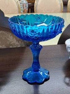 lot 160 image: Glass Table Vase
