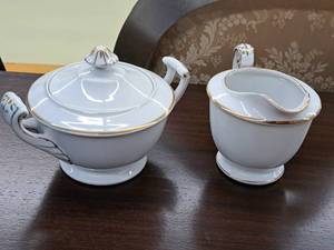 lot 161 image: Mascot China Creamer, Suger Bowl with Lid