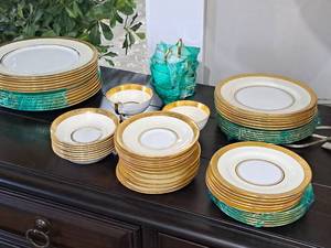 lot 169 image: Aynsley Helene Fine English Bone China China Set 63-piece - Large and Small Dinner Plates, Salad Plates, Bowls, Servers