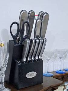 lot 171 image: Ginsu Knife Set with Knife Block - (5) Steak Knifes, (5) Misc. Knives, (1) Scissors