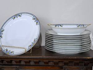 lot 174 image: Noritake Winona China Set 11-piece - Plates, Serving Bowl