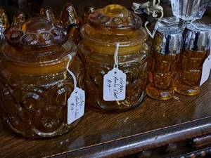 lot 178 image: Vintage Amber Glass Dishes, Salt & Pepper Shaker